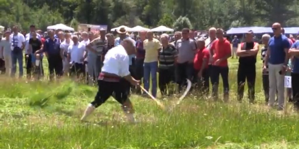 TRADICIJA UJEDINILA SRBE: Vuk Vučković najbolji kosac na Romaniji