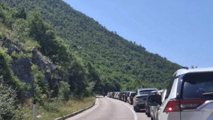 I PO TRI SATA SE ČEKA NA GRANICI: Gradonačelnici Trebinja i Herceg Novog traže hitno rješavanje problema