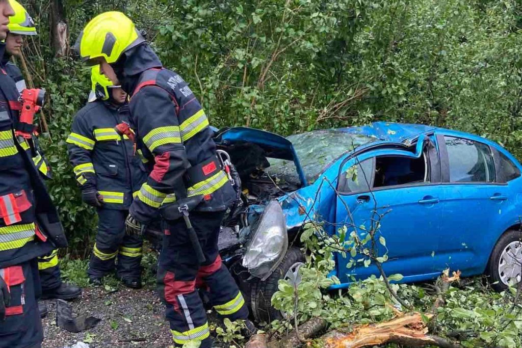 INTERVENISALI VATROGASCI: Četiri osobe povrijeđene u saobraćajnim nezgodama kod Banjaluke