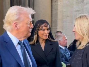 ZVANIČAN DOPIS IZ SAD: Melanija i Donald Tramp čestitali praznike Željki Cvijanović