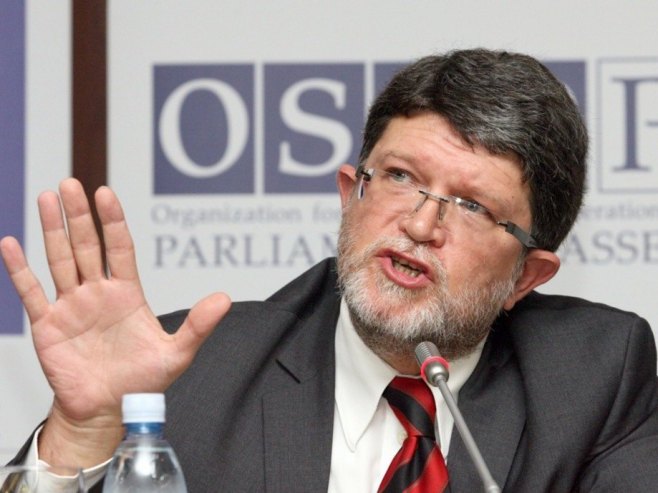 ISPLAČI SE BIĆE TI LAKŠE: Piculai smeta što Vučić snaži Srbiju