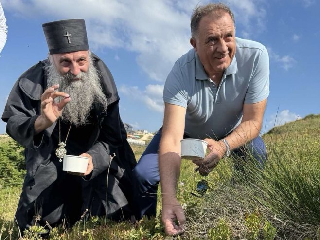 DODIK SA PATRIJARHOM PORFIRIJEM NA JAHORINI: „Kad su ruke čiste, a savjest mirna, i borovnice imaju bolji ukus“ (VIDEO)