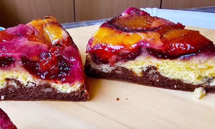 KOLAČ SA VOĆEM I KAKAOM: Brza i ukusna poslastica (RECEPT/VIDEO)