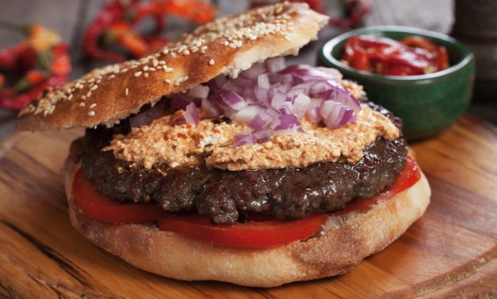 SAVRŠEN RECEPT ZA GURMANSKU PLJESKAVICU: Po ovom receptu biće bolja nego u restoranu