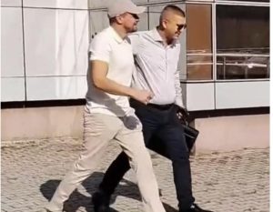 ОДРЕЂЕН ПРИТВОР: Осумњичени помагач у убиству Дејана Костића пред судом се бранио ћутањем (ВИДЕО)