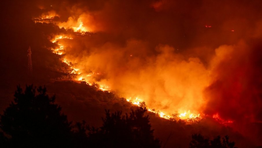 POŽARI U CRNOJ GORI I DALJE BJESNE: Novi snimci buktinje lede krv u žilama