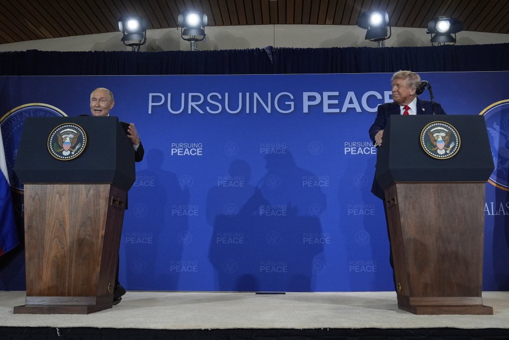 MOGUĆ ZAOKRET U UKRAJINSKOJ KRIZI: Čitači sa usana otkrili o čemu su razgovarali Tramp i Putin