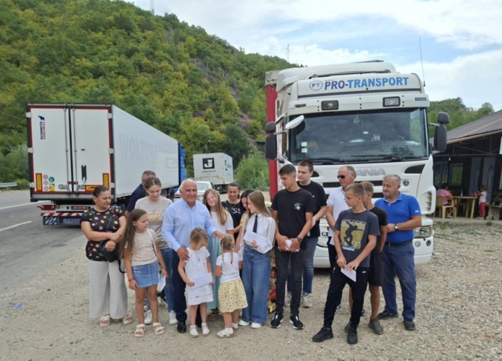 SJAJNE VIJESTI: Podijeljene četvoromjesečne stipendije za devetoro srpske djece sa Kosova i Metohije