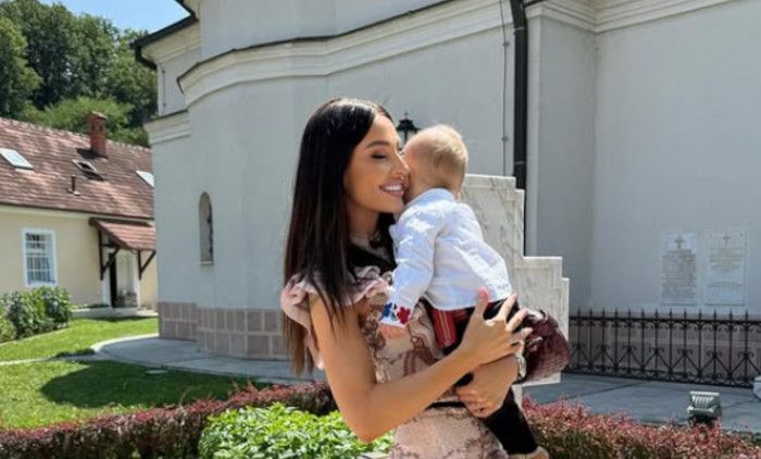 „ŽIVJELA SAM ZA OVAJ DAN“: Kaća Živković krstila sina u manastiru za koji je posebno vezana (FOTO)