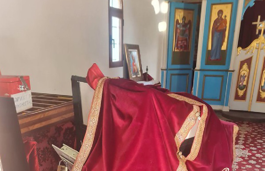 ВАНДАЛИЗАМ У ЦРНОЈ ГОРИ: Трећи пут ове године обијена Црква Светог архангела Михаила у Бару (ФОТО)