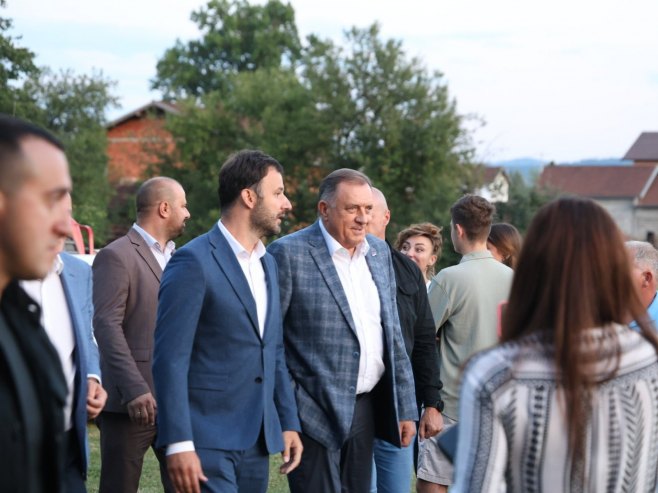 DODIK NA ILINDANSKOM ZBOROVANJU: Za ovakve osmijehe gradimo Srpsku – snažnu, sigurnu i punu radosti (FOTO/VIDEO)