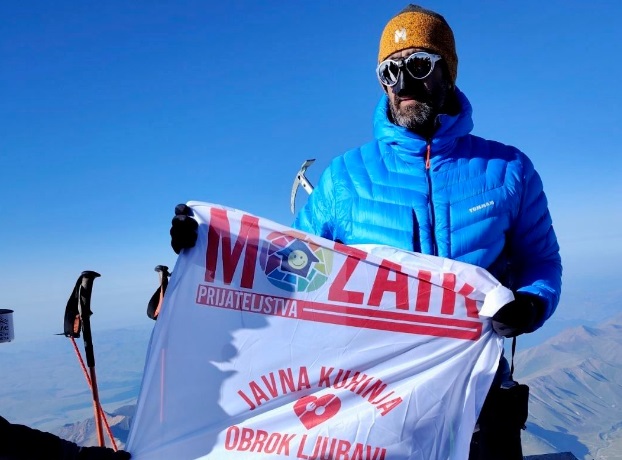 HUMANI GEST ZA SVAKU POHVALU: Banjalučanin planinario i sakupio preko 1000 KM za „Mozaik prijateljstva“ (FOTO)