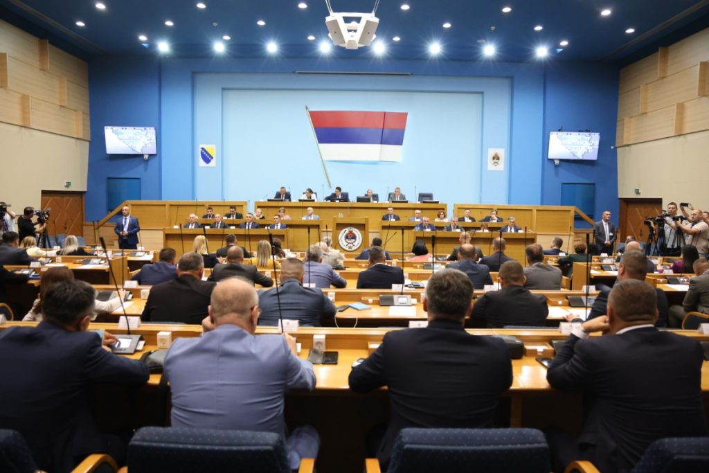 ПОЧЕЛА ПОСЕБНА СЈЕДНИЦА НСРС: На дневном реду референдум и усвајање оставке премијера