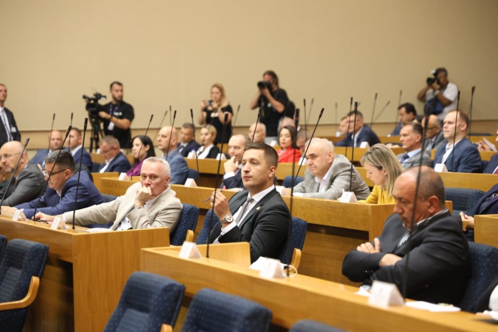 ОДБАЦУЈЕ СЕ МОГУЋНОСТ ПРИЈЕВРЕМЕНИХ ИЗБОРА: НСРС усвојила закључке