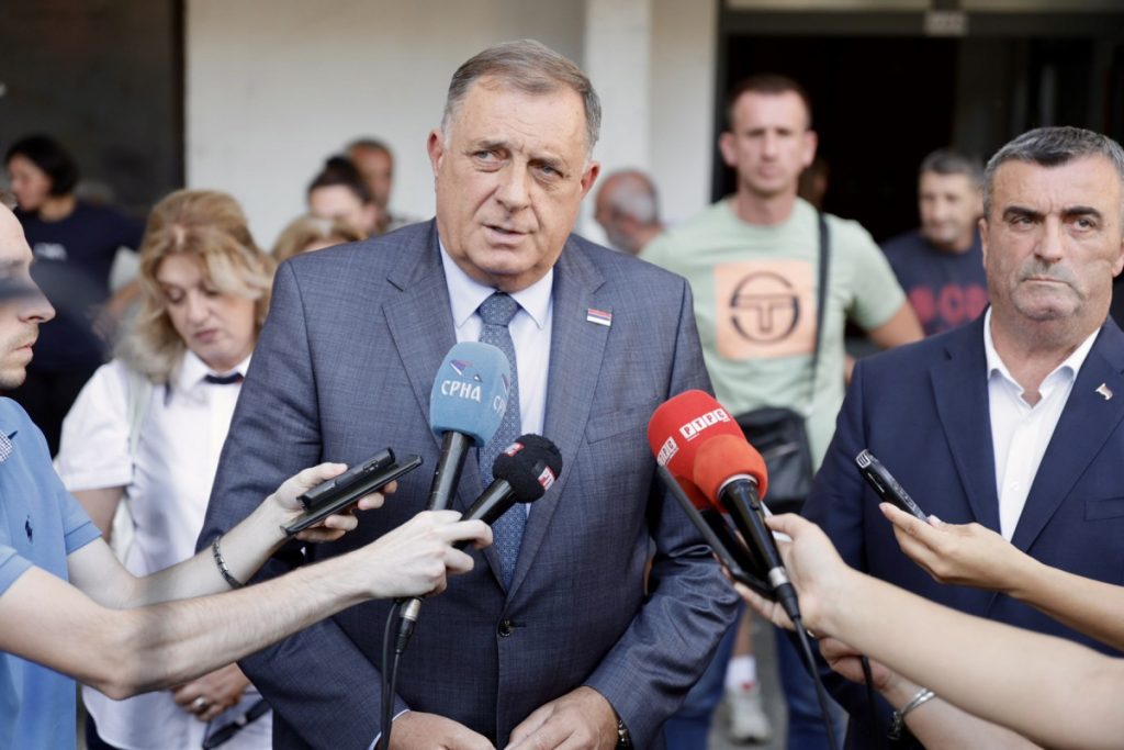 DODIK U VLASENICI: Milion maraka za vlasnike izgorjelih stanova (VIDEO)