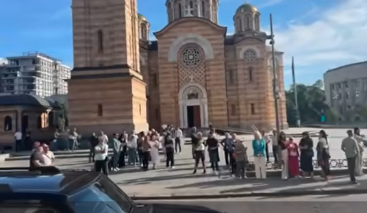 GRAĐANI TRAŽE VODU I BAZEN: Protest u Banjaluci