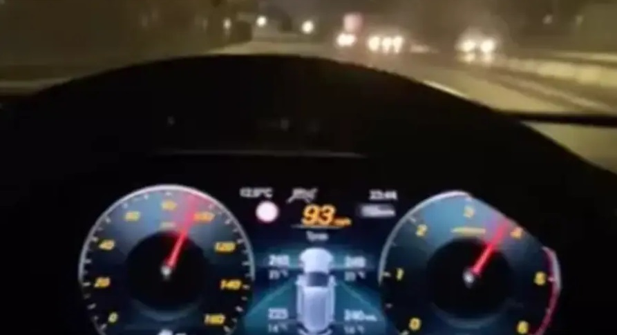 STRAŠAN VIDEO OSVANUO NA MREŽAMA: Bahati vozač vozio 190 km/h, pa se snimao