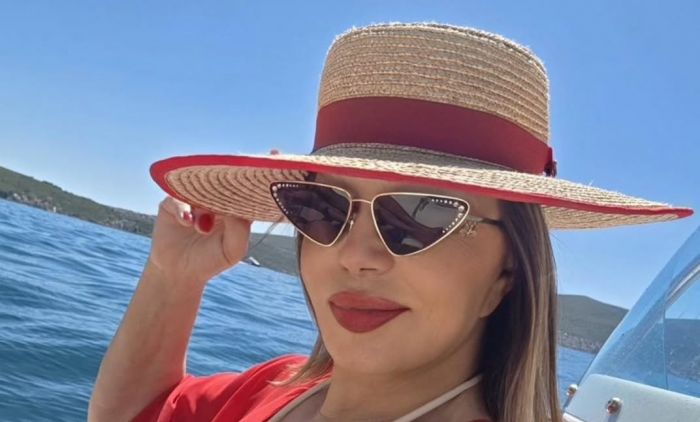 POKAZALA TIJELO U 75. GODINI I TO U ZLATNOM BIKINIJU: Neda Ukraden oduševila fanove za svoj rođendan! (FOTO)