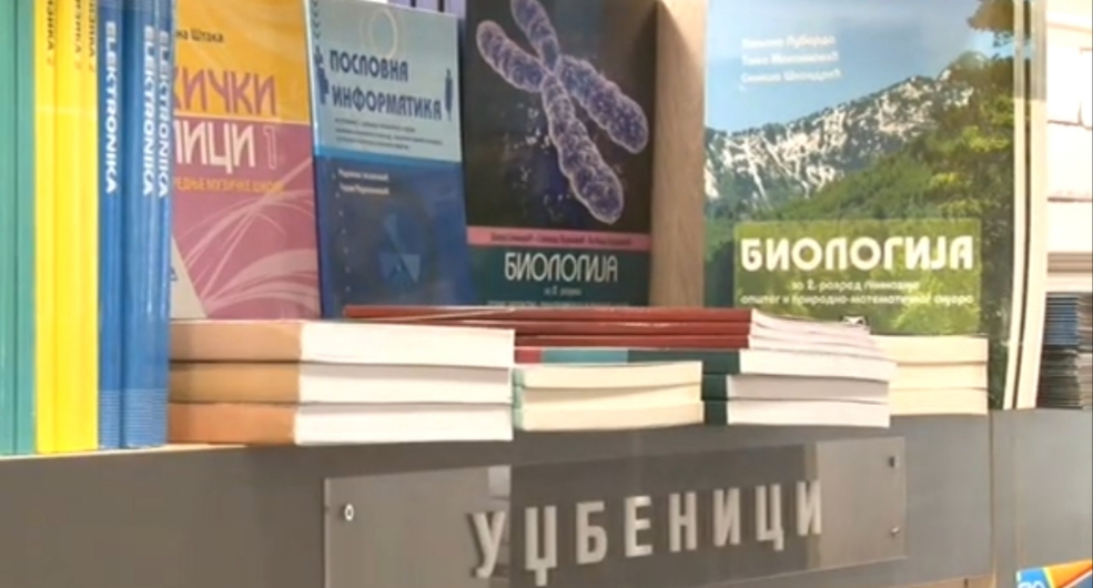 OBRAZOVANJE U SRPSKOJ POSTALO LUKSUZ: Roditelji školaraca ogorčeni cijenama, kupuju knjige na rate