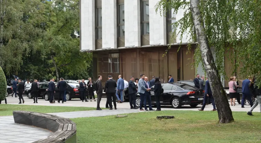 DOJAVA BOMBE U NSRS: Odgođena satnica sjednice