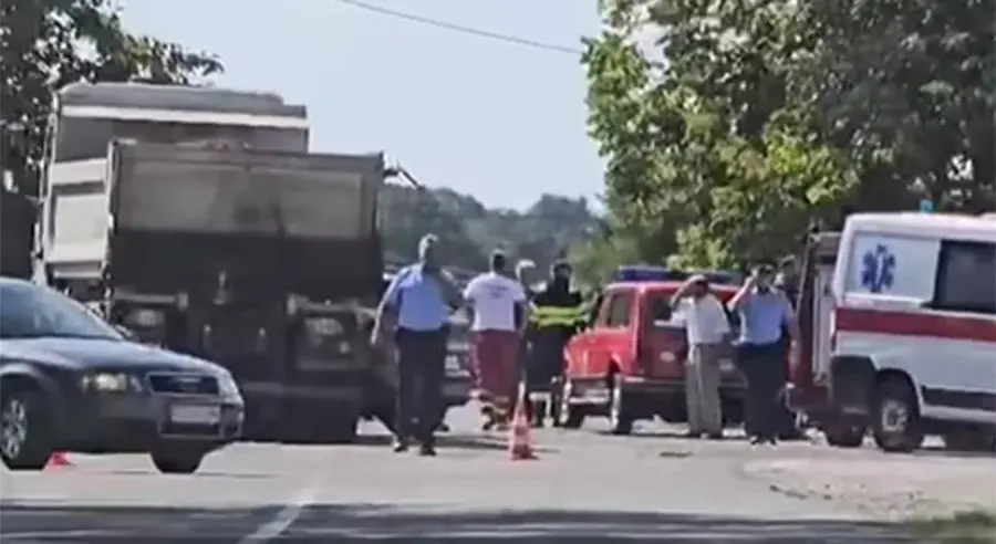 POGINULI U DIREKTNOM SUDARU SA KAMIONOM: Poznat identitet stradalih  u stravičnoj nesreći kod Ugljevika