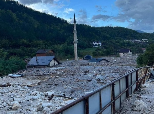 PAPUČE OSTALE NA PUTU: Cisterna udarila ženu u Konjicu