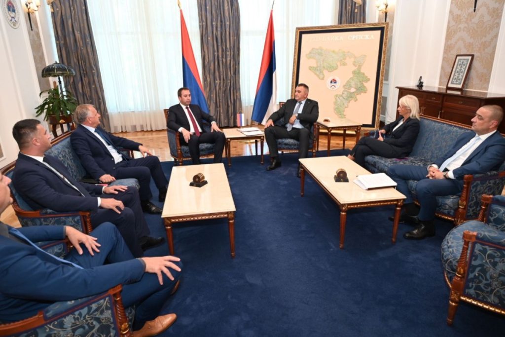 SELAK NAKON KONSULTACIJA SA MINIĆEM: Podrška novoj Vladi, jedinstvu i odbrani interesa Srpske (FOTO)