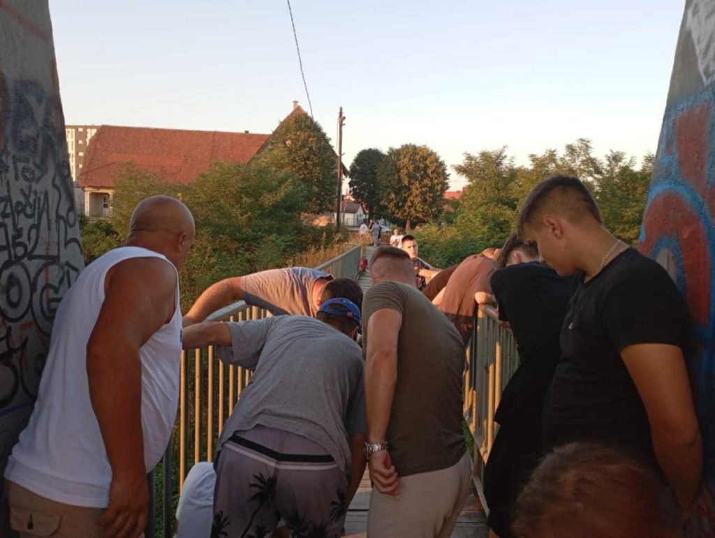 INCIDENT U ŽIVINICAMA: Djevojčica propala kroz daske na dotrajalom mostu (FOTO)