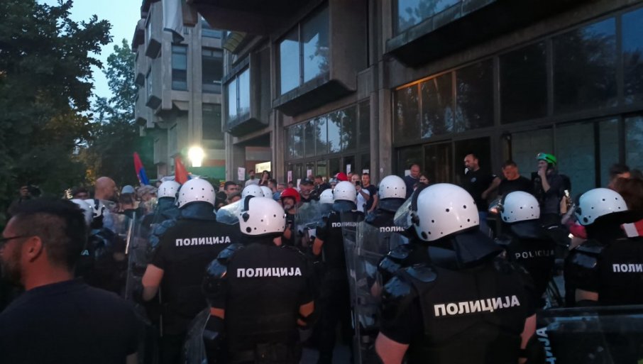 UHAPŠEN BLOKADER IZ NOVOG SADA: Bez povoda nasrnuo na policajca