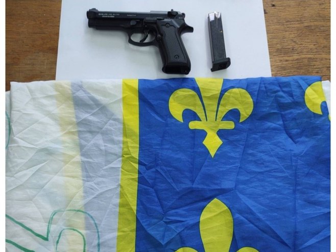 DRAMA U KOTOR VAROŠI: Pucao iz pištolja i mahao ratnom zastavom tzv. Armije BiH (FOTO)