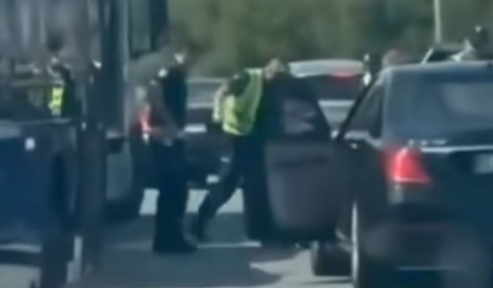 PREBILI VOZAČA NA AUTOPUTU: MUP Srbije suspendovao nasilne policajce (VIDEO)