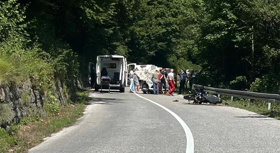 DETALJI  STRAVIČNE NESREĆE NA PUTU FOČA – GACKO: Poznat identitet stradalog motocikliste