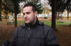 „БИЛО ЈЕ МОМЕНАТА КАДА САМ СЕ ОСЈЕЋАО ДИСКРИМИНИСАНО“: Марин из Фојнице због ријетког обољења сваки дан попије 27 литара воде (ВИДЕО)