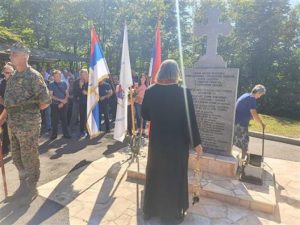 IMENA 12 BORACA NIKADA NEĆE BITI ZABORAVLJENA: Godišnjica odbrane Priboja, Majevice i Semberije, osveštana spomen-ploča