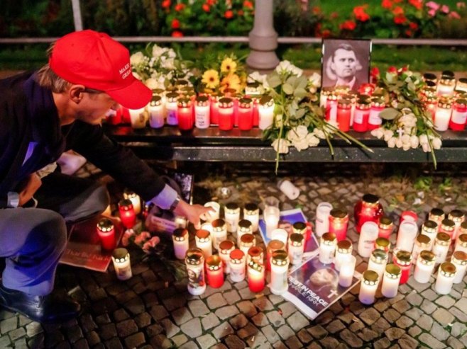 JOŠ UVIJEK SE TRAGA ZA UBICOM: Avion potpredsjednika SAD prevezao tijelo ubijenog Čarlija Kirka