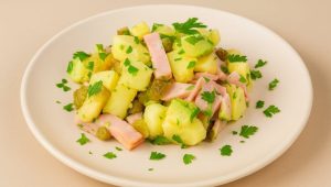 KROMPIR SALATA SA ŠUNKOM: Oduševiće vas tradicionalno jelo na malo drugačiji način