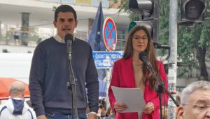 НАРОД СЕ ОКУПИО ИСПРЕД ЗГРАДЕ РТС-а: Ово су њихови захтјеви