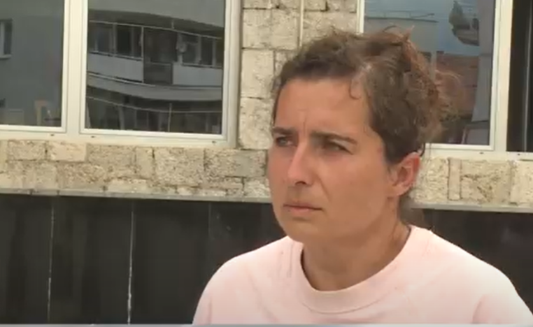 DOBILA STARATELJSTVO, ALI DJECA NISU S NJOM: Žena iz Bihaća štrajkuje glađu zbog nepravde