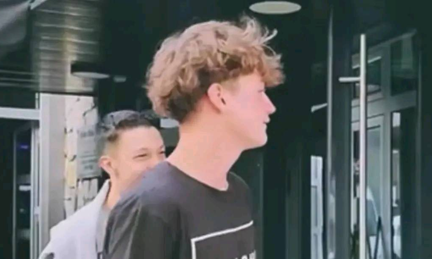 OVAKVA OMLADINA DAJE NADU ZA BUDUĆNOST: Tinejdžer (14) iz Cazina ljeto proveo na građevini i zaradio novac za školsku opremu