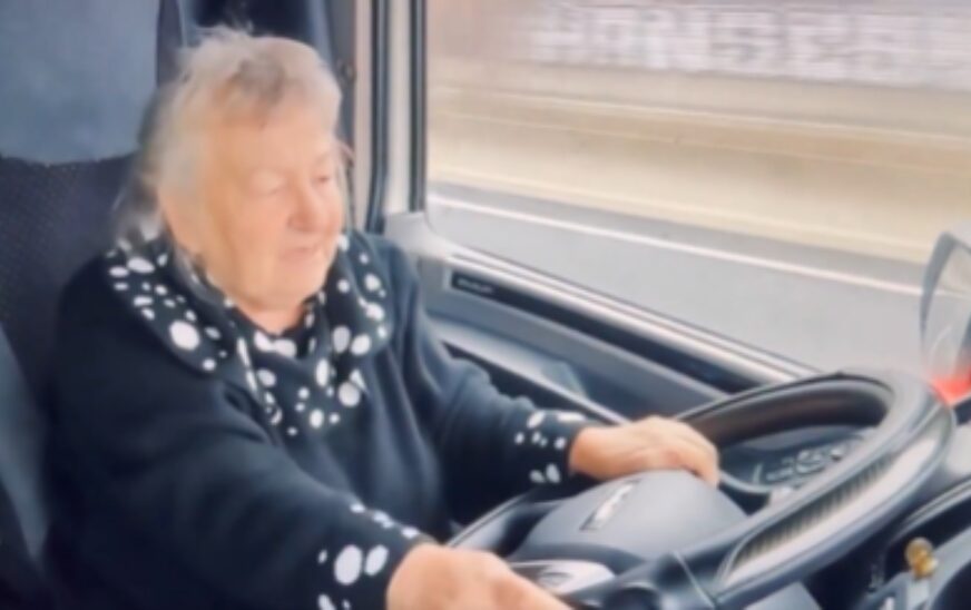 NAJSTARIJA BAKA NA SVIJETU KOJA VOZI KAMION: U osmoj deceniji okreće volan „mašine“ od 40 tona (FOTO/VIDEO)