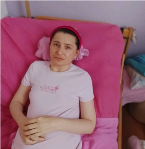 POMOZIMO DANKI ILIĆ: Boluje od strašne dijagnoze, ali nada postoji u Nišu!