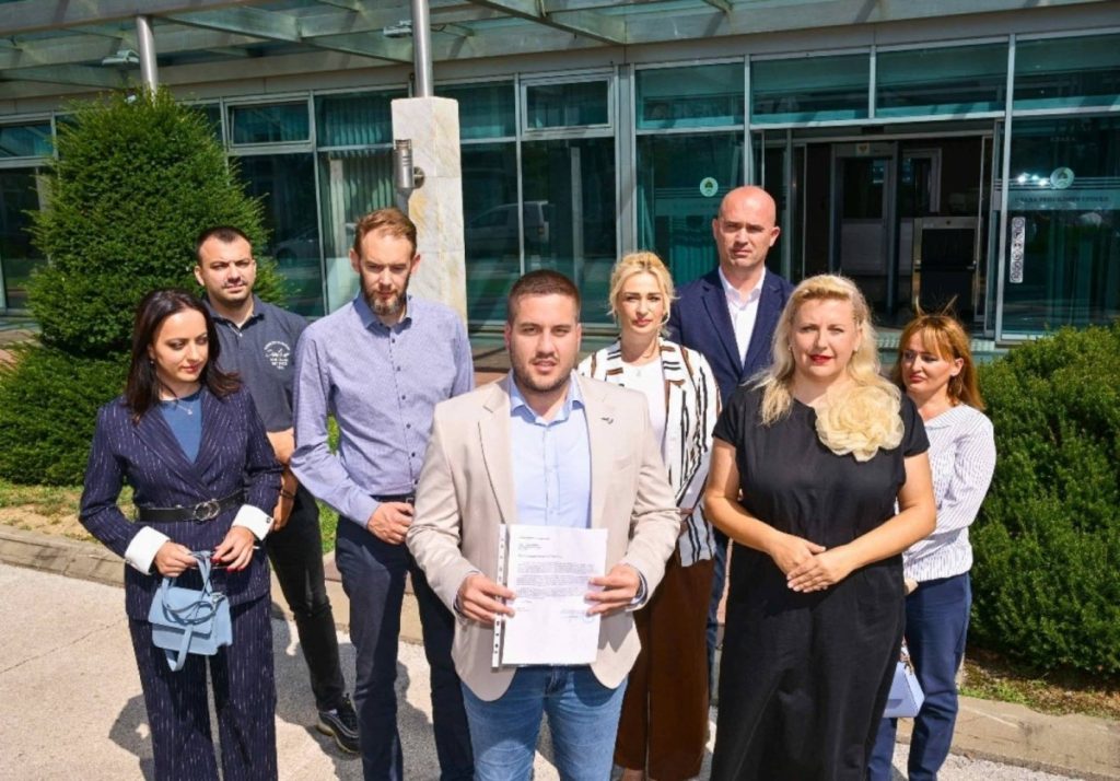 ДРИНИЋ ПРЕДАО ИНИЦИЈАТИВУ НОВОЈ ВЛАДИ: „Школа без терета“ наишла на подршку широм Српске (ФОТО)