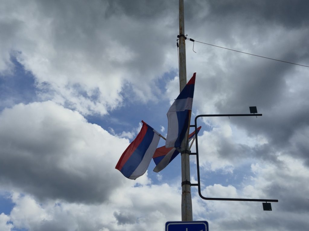 ТРОБОЈКЕ СЕ ВИЈОРЕ У ПАЛАМА И ИСТОЧНОЈ ИЛИЏИ: Припреме за велики празник (ФОТО)