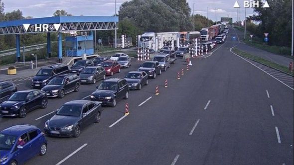 KOLAPS: Ogromne gužve na graničnim prelazima u BiH