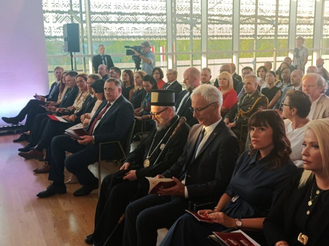 DODIK NA MANIFESTACIJI „SRPSKI DANI“ U MAĐARSKOJ: Srpska nacionalna zajednica ostavila značajan pečat u kulturi i nauci (FOTO)