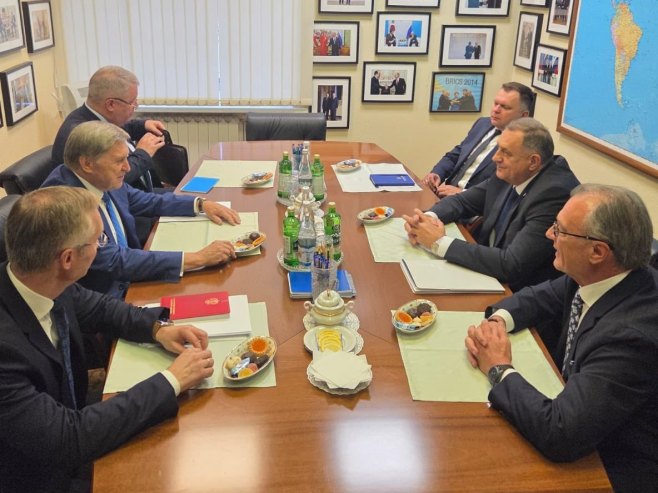 DODIK NAKON SASTANKA SA UŠAKOVOM: Srpska bira da sama piše svoju budućnost (FOTO)