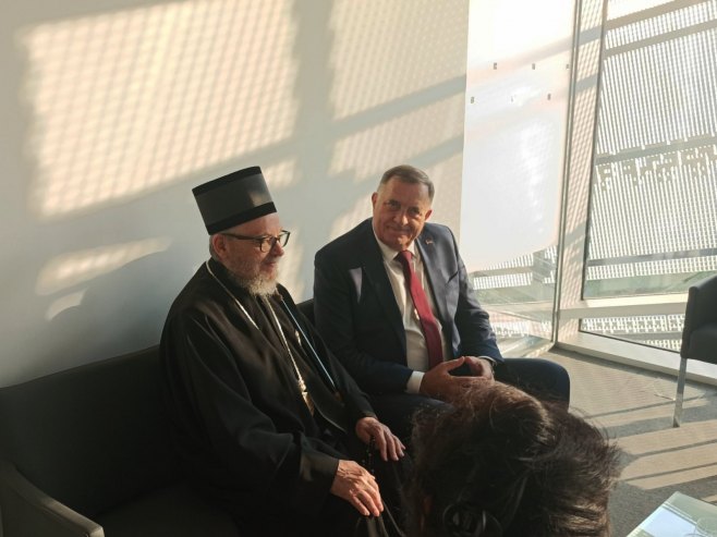 „OVO JE DOBRA PRILIKA DA SE SUSRETNEMO“: Dodik u Budimpešti sa mitropolitom budimskim Lukijanom