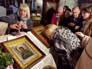 KAKO SE PRAVILNO CJELIVA IKONA? Iguman riješio nedoumicu mnogih vjernika