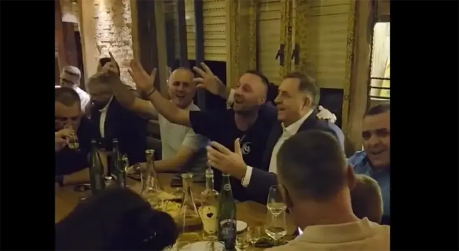 „ŽELIM MU DUG I ZDRAV ŽIVOT“: Predsjednik Dodik zapjevao na slavlju, evo kojim povodom