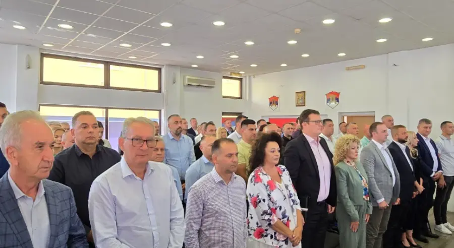 MILIČEVIĆ U „POSLJEDNJOJ“ KLUPI: Počela sjednica GO SDS-a u Doboju